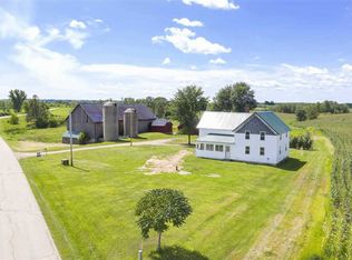 N6317 Freeborn Rd, Cecil, WI 54111