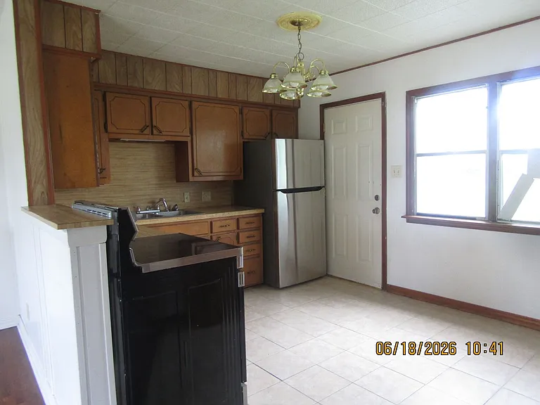 1713 NW Ozmun Ave — Photo 3