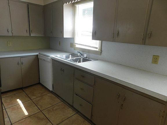 2nd image of 402 N Ohio St