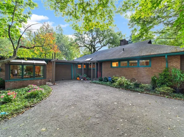 1960 Denton Dr, Cleveland Heights, OH 44106