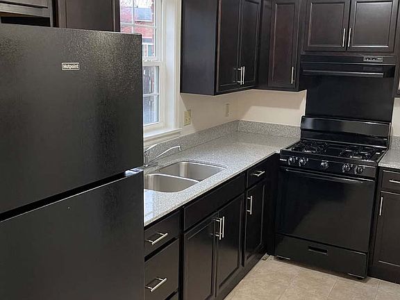 Spacious Kitchen at Carriage House West