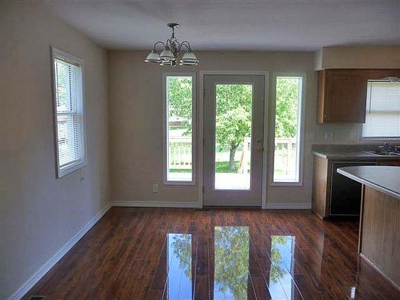 4th image of 2208 Rhonda Dr