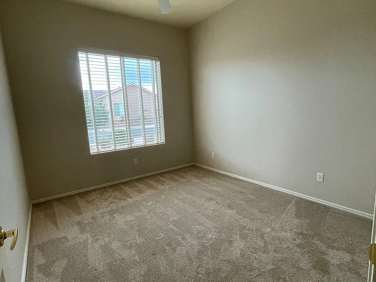 5649 N Bentley Ct — Photo 28