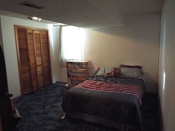 3rd image of 1010 Applewood Dr