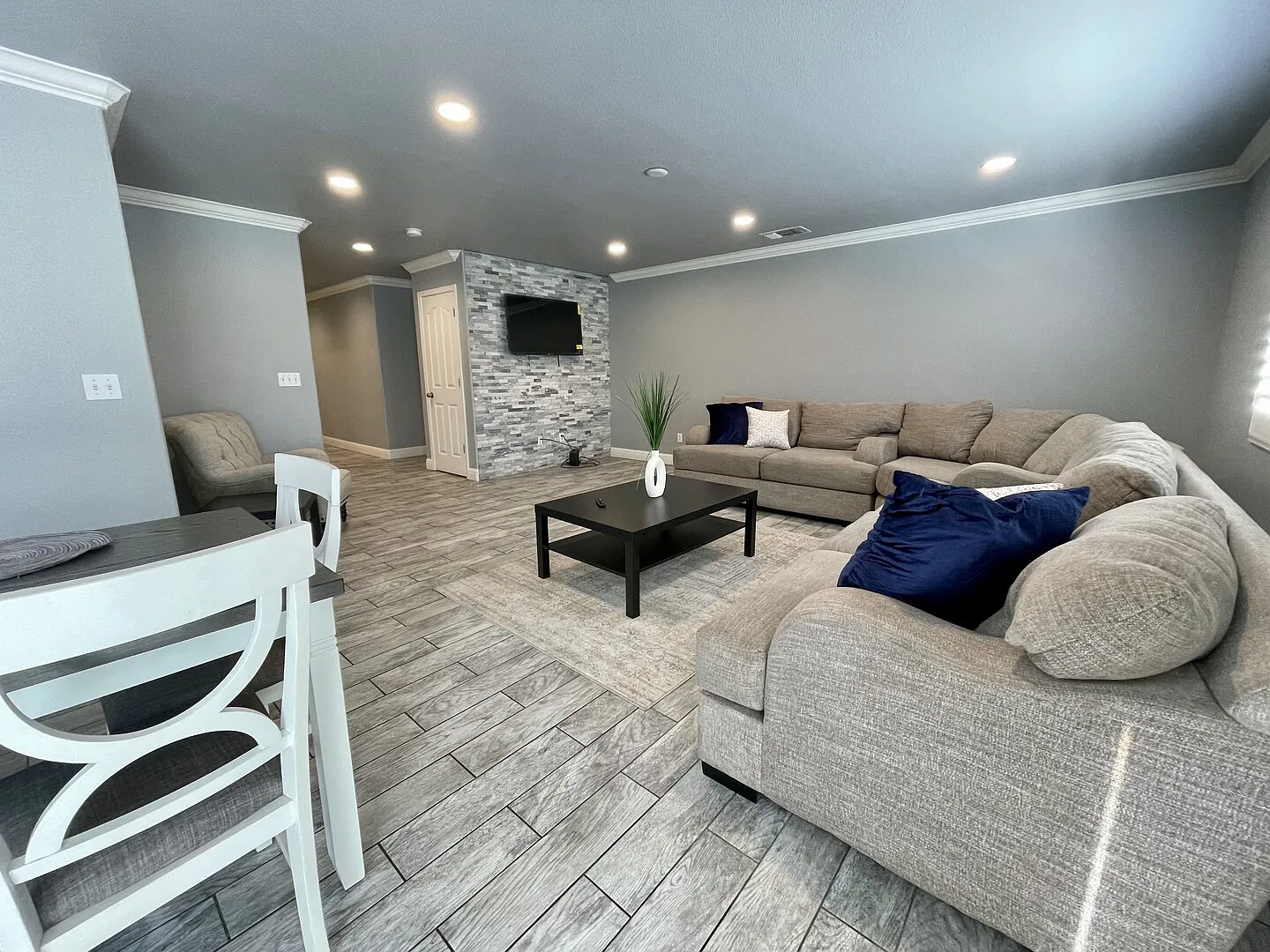 Single level 3/2 with office — Photo 3
