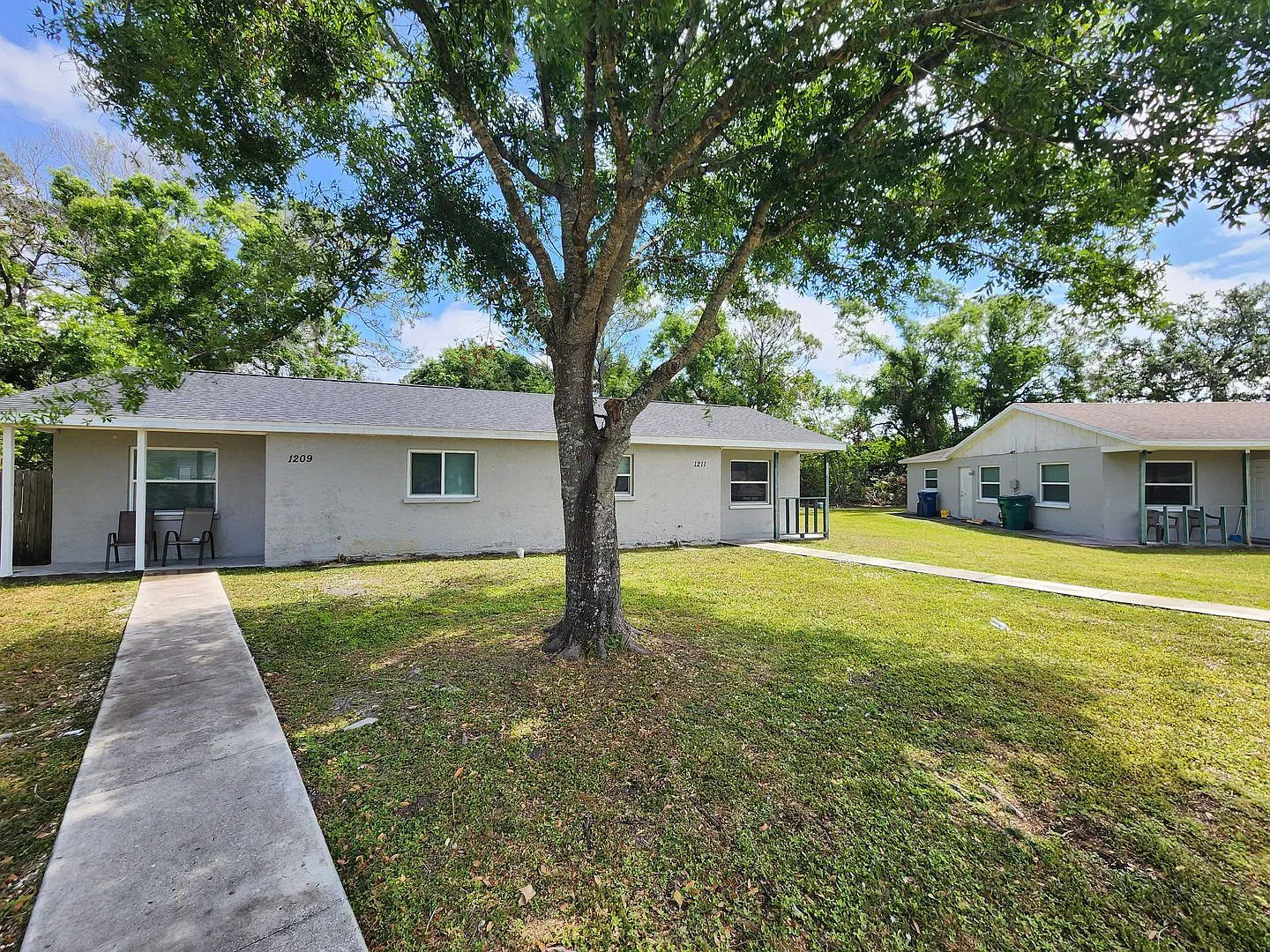 Renovated 3 Bedroom 2 Bath - Lawn Care and Trash Included - Minutes from Super Target and Publix — Photo 1