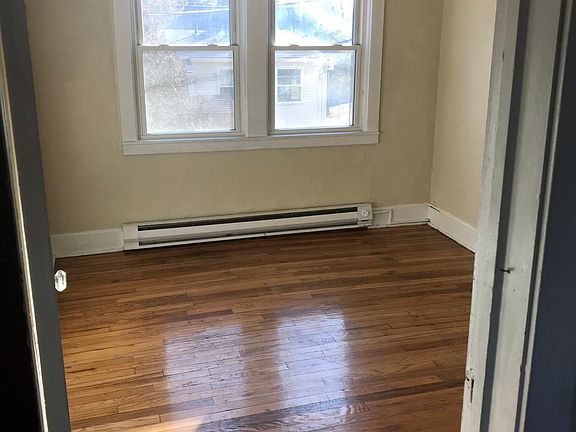 4th image of 31 Tyler Ave APT 3