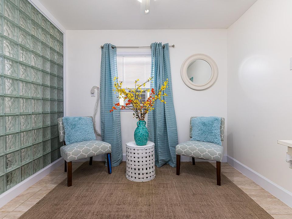 1st image of 221 S C St #3