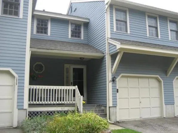 25 Sturbridge Hills Rd, Sturbridge, MA 01566