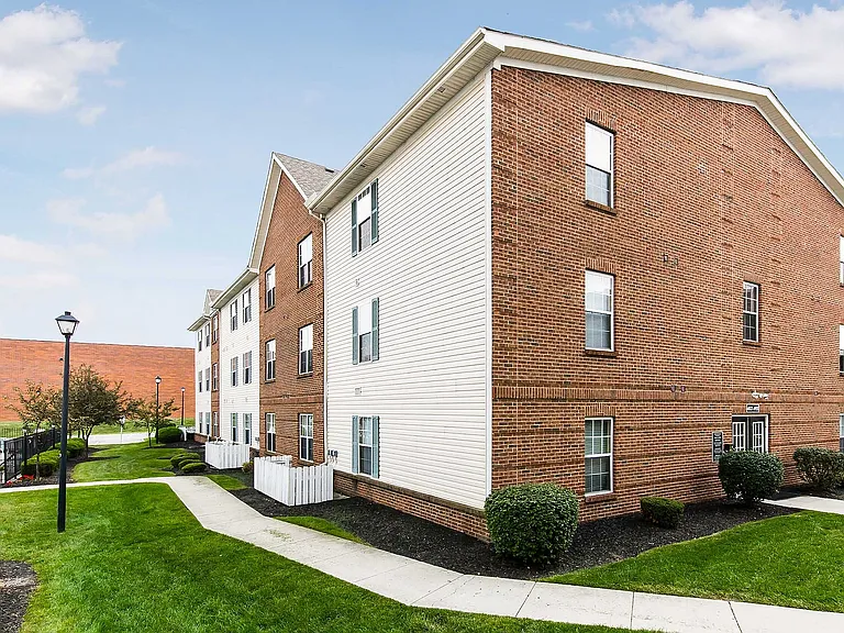 Enclave at Albany Park - 03