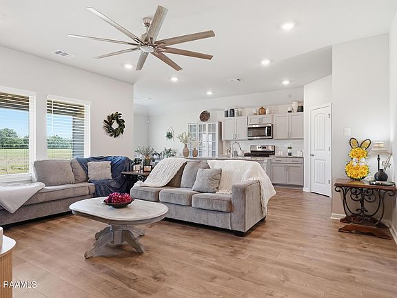 2nd image of 203 Broussard Hill Dr
