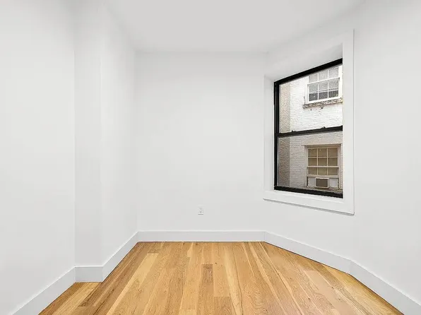 325 East 93rd Street image 5 of 10