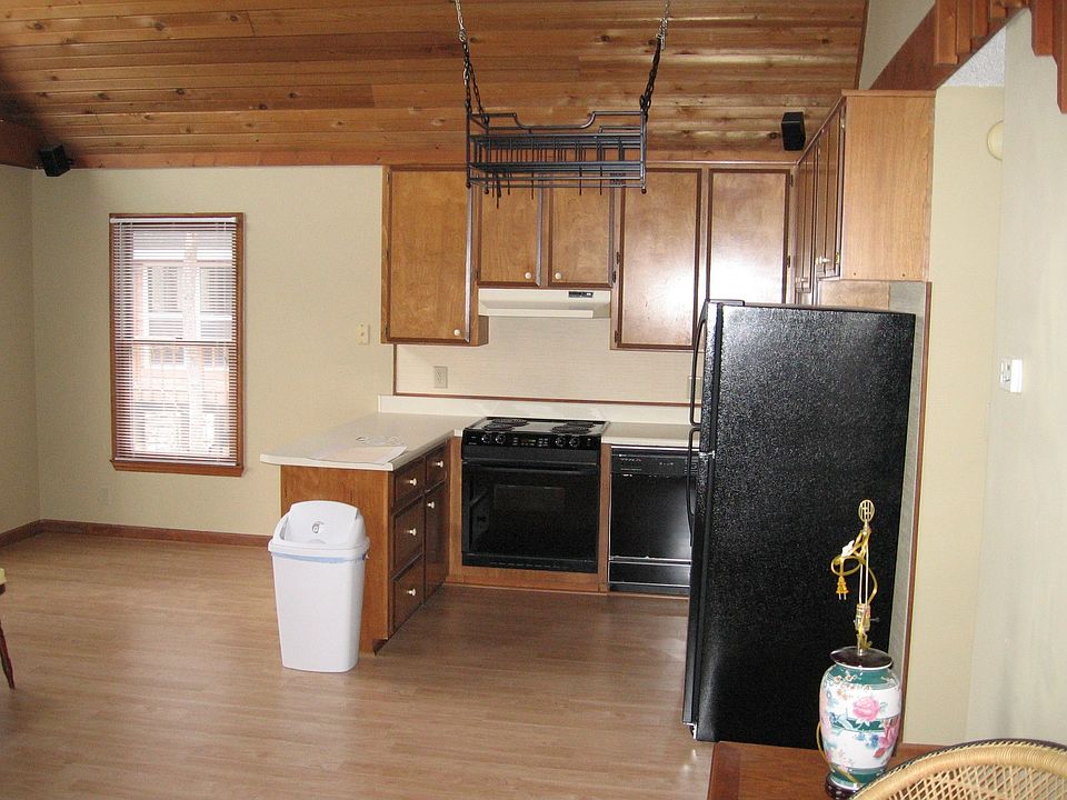 2nd image of 137 E Bearcreek Rd