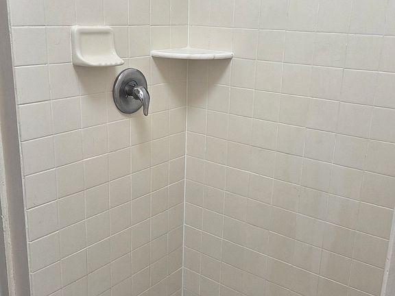 5th image of 217 N 35th St APT 2A