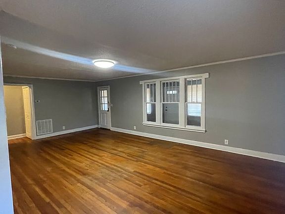 3rd image of 1800 S Holly St