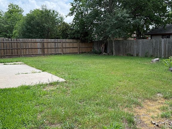 4th image of 1307 Wroxton Way