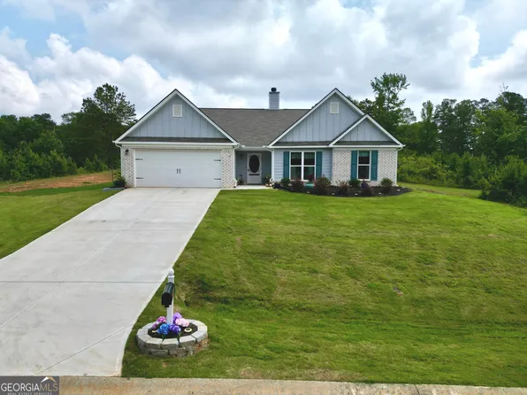 290 Bowers Estates Dr, Hartwell, GA 30643