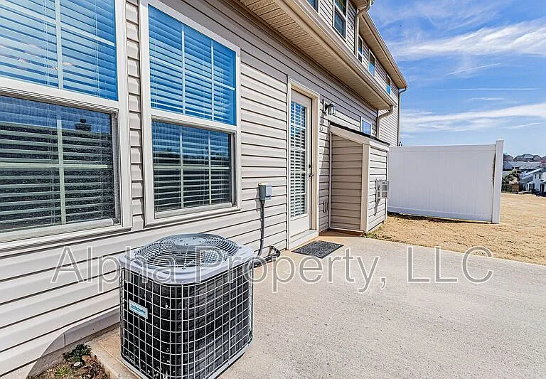 12 Irvington Dr — Photo 28