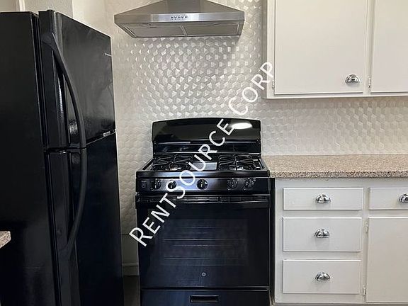 5th image of 44327 Cedar Ave Unit 44329
