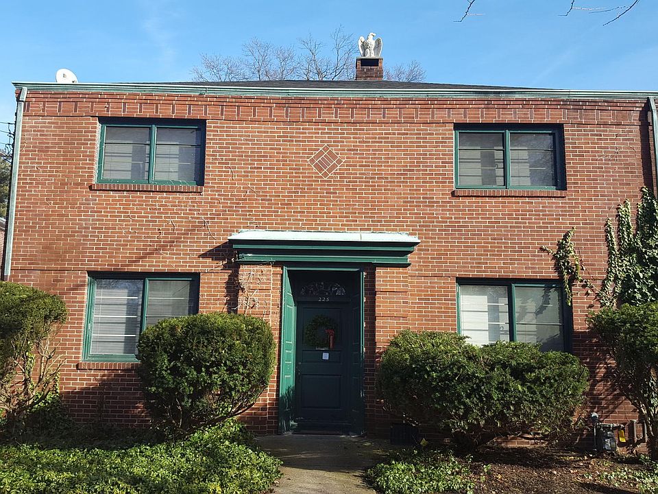 Historic District Building Facing Park