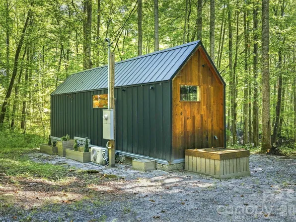 145 King Fisher Ln, Sylva, NC 28779