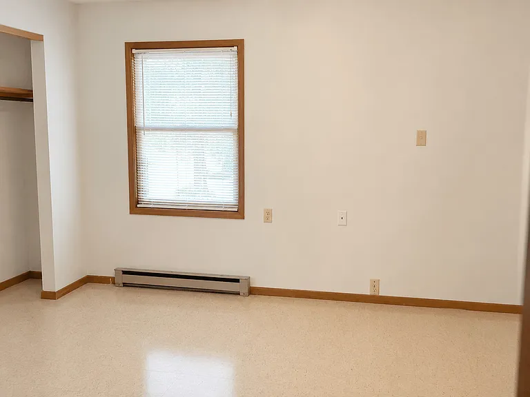 301 S Factory St — Photo 4