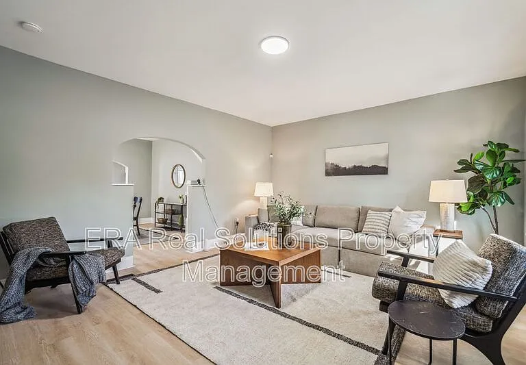105 Rodgers Ave — Photo 6