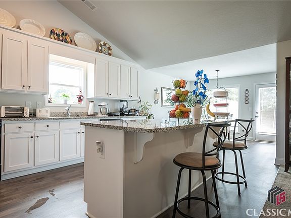 5th image of 225 Highlands Drive