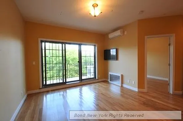 Sold by Bond New York | media 11