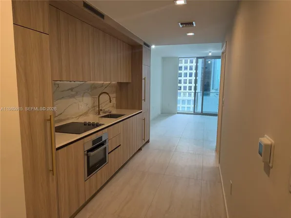 77 SE 5th St, Miami, FL