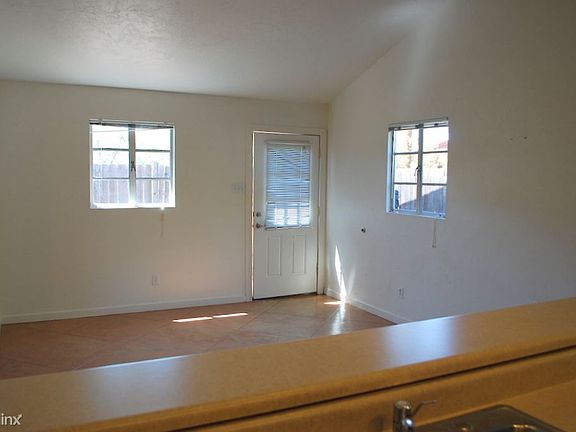 5th image of 2910 E Seneca St #2
