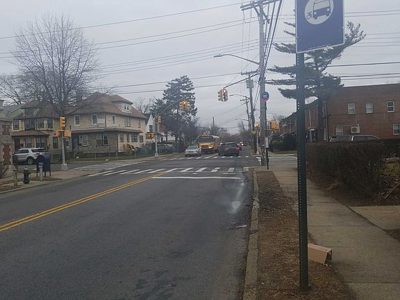 4th image of 21117 Hollis Ave