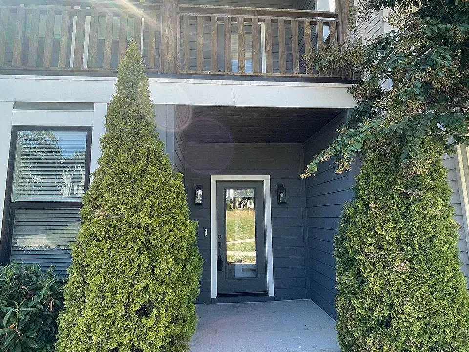 530 Edwin St #17