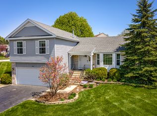 2060 Glenmoor Dr, Dundee, IL 60118