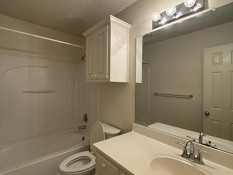 3214 111th St #B — Photo 6