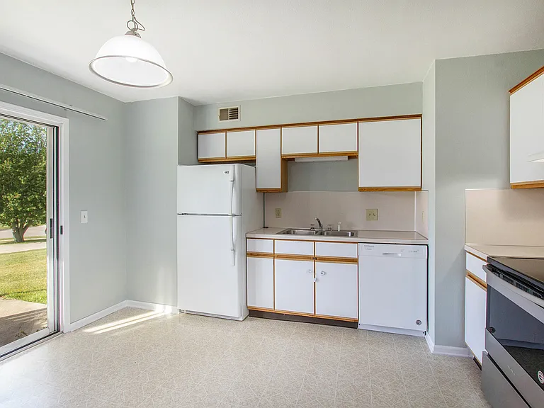 924 Cedar Run Ct NW — Photo 3