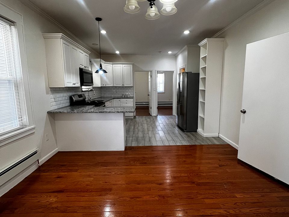 1st image of 328 River Dr #1