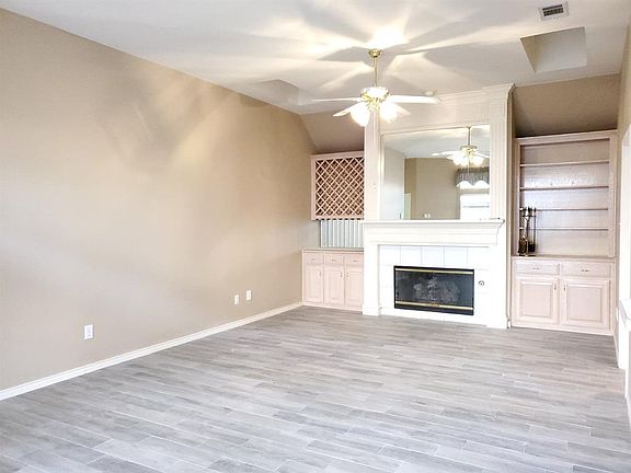 4th image of 2716 Carnation Dr #D