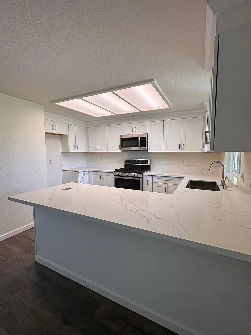 Beautifully Renovated Single-Story Home in Gated Lake of the Pines- single level huge lot! — Photo 2