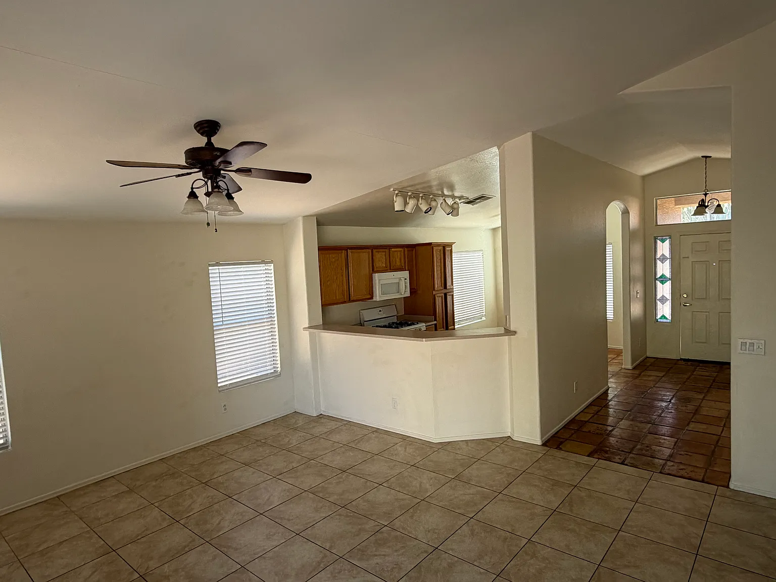 3 bed, 1262 sqft, $2,100 — Photo 2