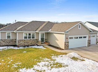 N9047 Papermaker Pass, MENASHA, WI 54952