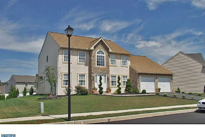 1st image of 211 S Rosewood Ct