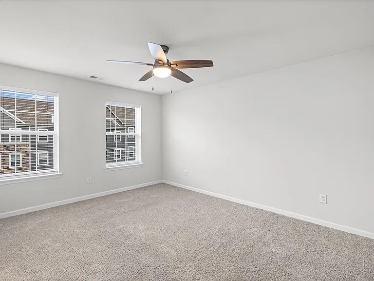 8 Venice Ln — Photo 18