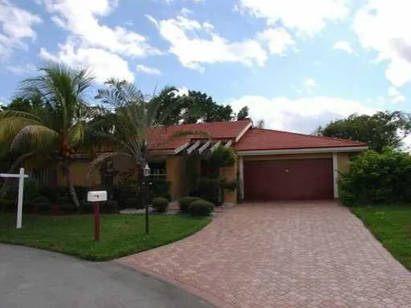 8820 NW 80th Dr, Tamarac, FL 33321