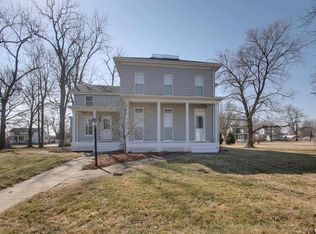 208 E South St, Mendon, IL 62351