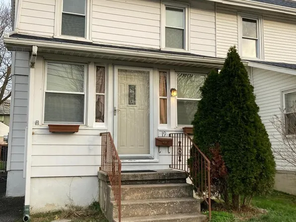 19 W Forestview Rd, Brookhaven, PA 19015