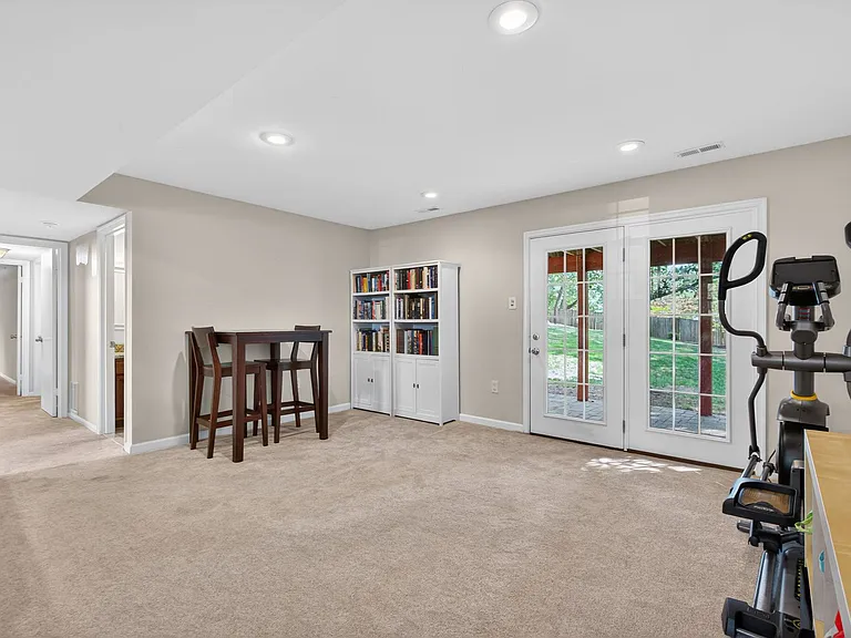 9810 Meadow Valley Dr — Photo 10