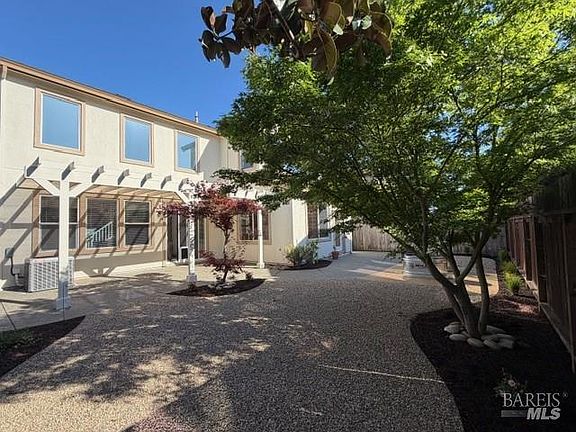 4th image of 1545 Jainine Street