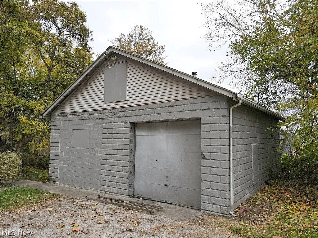 3 bed, 1.5 bath, 1353 sqft, $2,650 — Photo 3