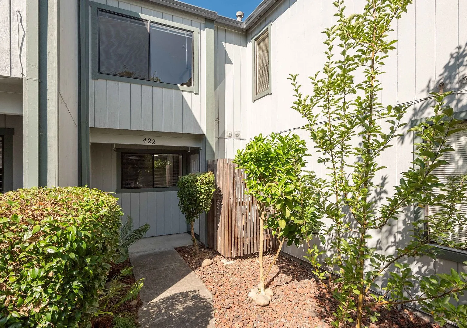 Westland Estates 2 Bedroom 2.5 Bathroom Condo — Photo 2